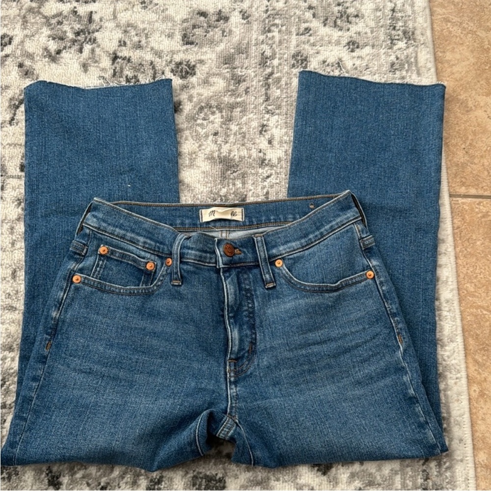 Petite Kick Out Crop Jeans. 27P.